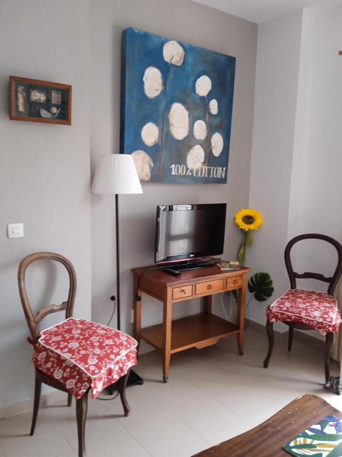 Apartamento Casco Antiguo Exterior Unico En Segunda Planta En Un Edificio De De Dos Plantas เซบีญา ภายนอก รูปภาพ